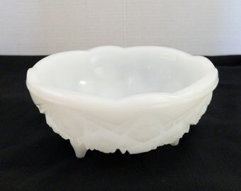 McKee / Kemple Milk Glass Toltec Pattern Scalloped Edge Three Toed Scallop Edge