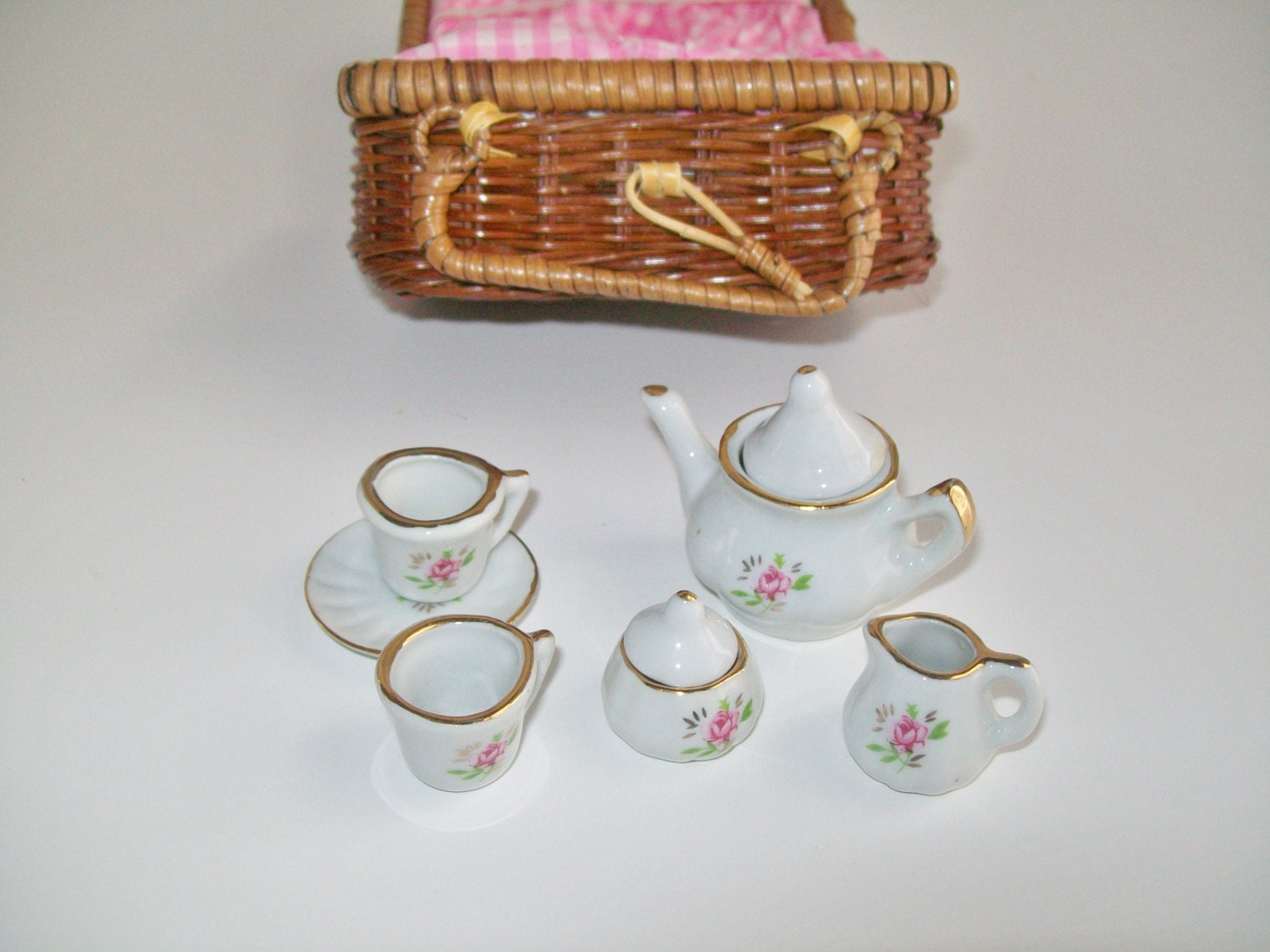 tea set wicker basket