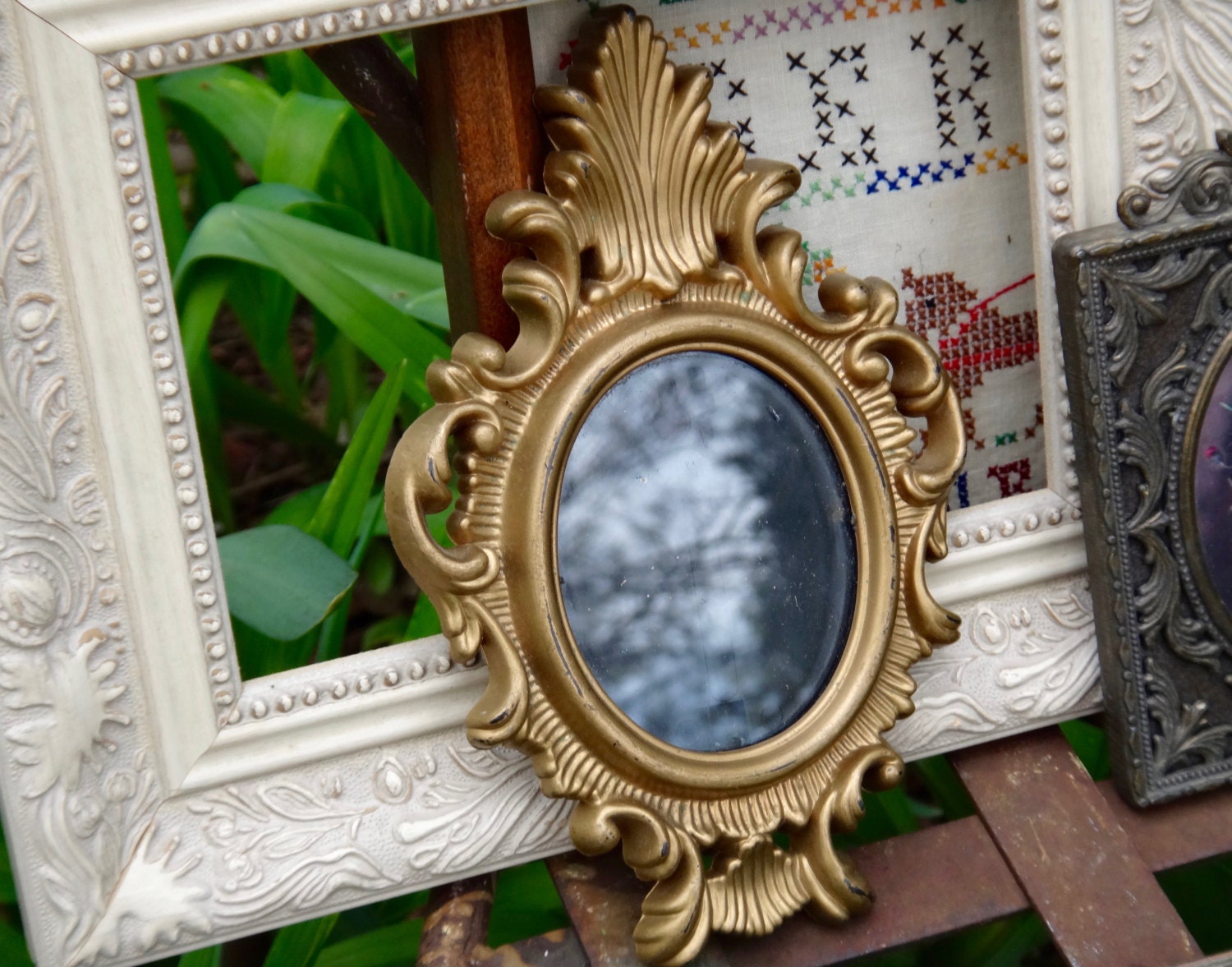 Gold Frame Oval Frame Gold Plastic Frame VTV Frame Small