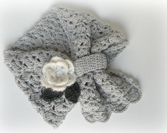 Crochet scarf in cachemire and merinos for baby, crochet cowl, winter baby clothing, girl crochet accessories. Adjustable scarf with flower.
