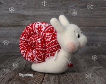 Needle felted snail - Christmas gift - Needle felted animal - Home decor - Soft sculpture - Fiber art - Holiday season
