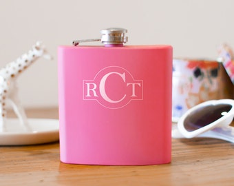 Outlined Monogram Flask | bridesmaid flask | maid of honor flask | engagement gift | pink personalized flask | initials flask | #FP0040