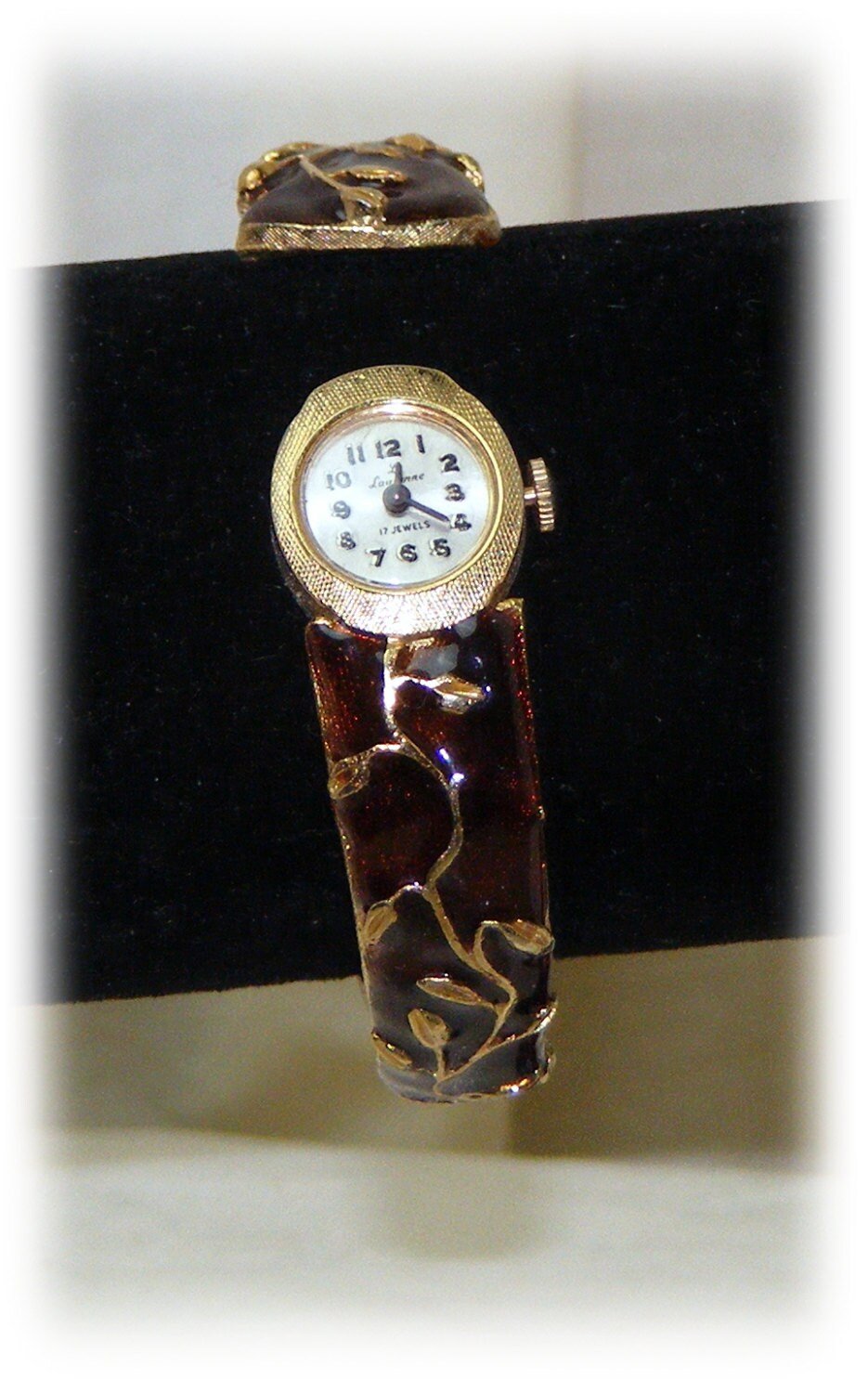 Very Pretty VINTAGE HINGED WATCH . . Never Worn