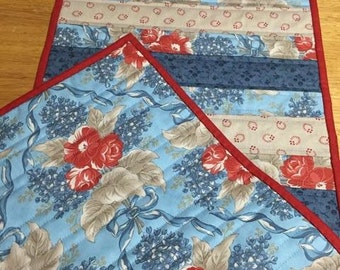 SALE/Quilted Table Runner/Americana Quilted Table Topper