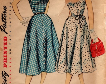 1950s Dress with Sweetheart Neckline - Vintage Pattern Simplicity 4661 - Bust 33