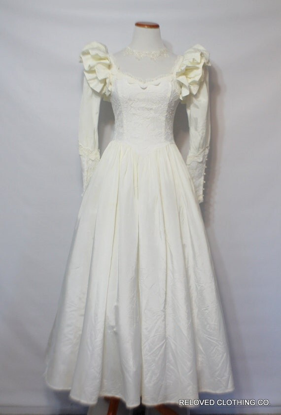 vintage-gunne-sax-by-jessica-mcclintock-wedding-dress-lace