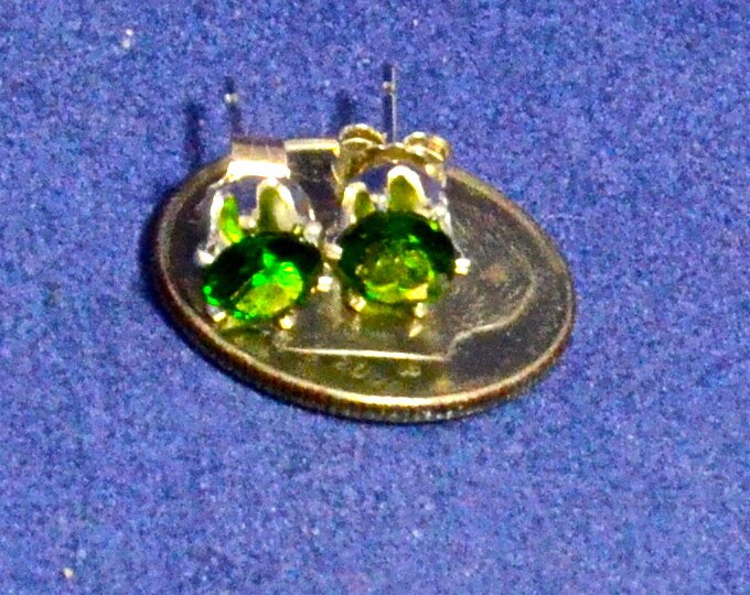 Chrome Diopside Studs, 5mm Round, Natural, Set in Sterling Silver E958