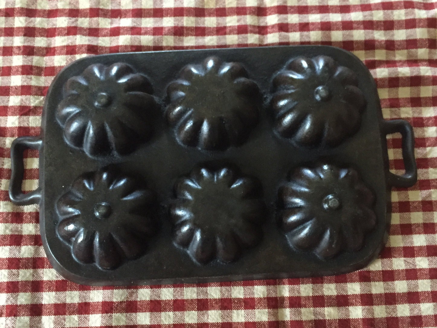 Cast Iron Gem Muffin Baking Pan Vintage Six Cups Rustic