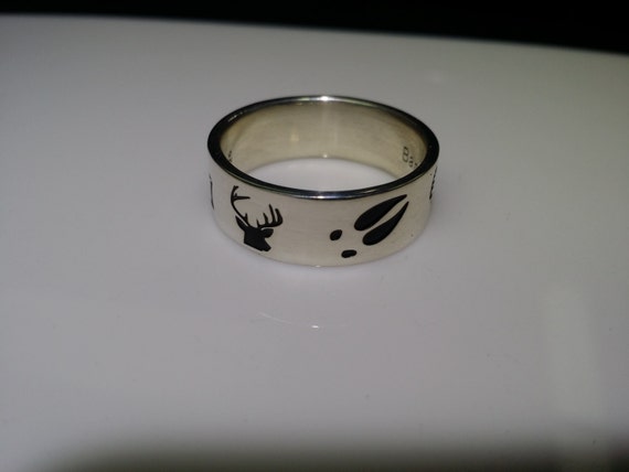 Sportsman's ring, Duck band. Deep cut and back filled engravings