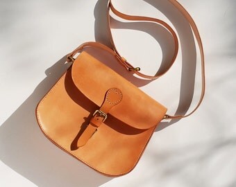 Leather Saddle Bag / Classic Saddle Bag / Crossbody Saddle Bag / Summer Bag / Leather Shoulder Bag / Handmade Women's Bag