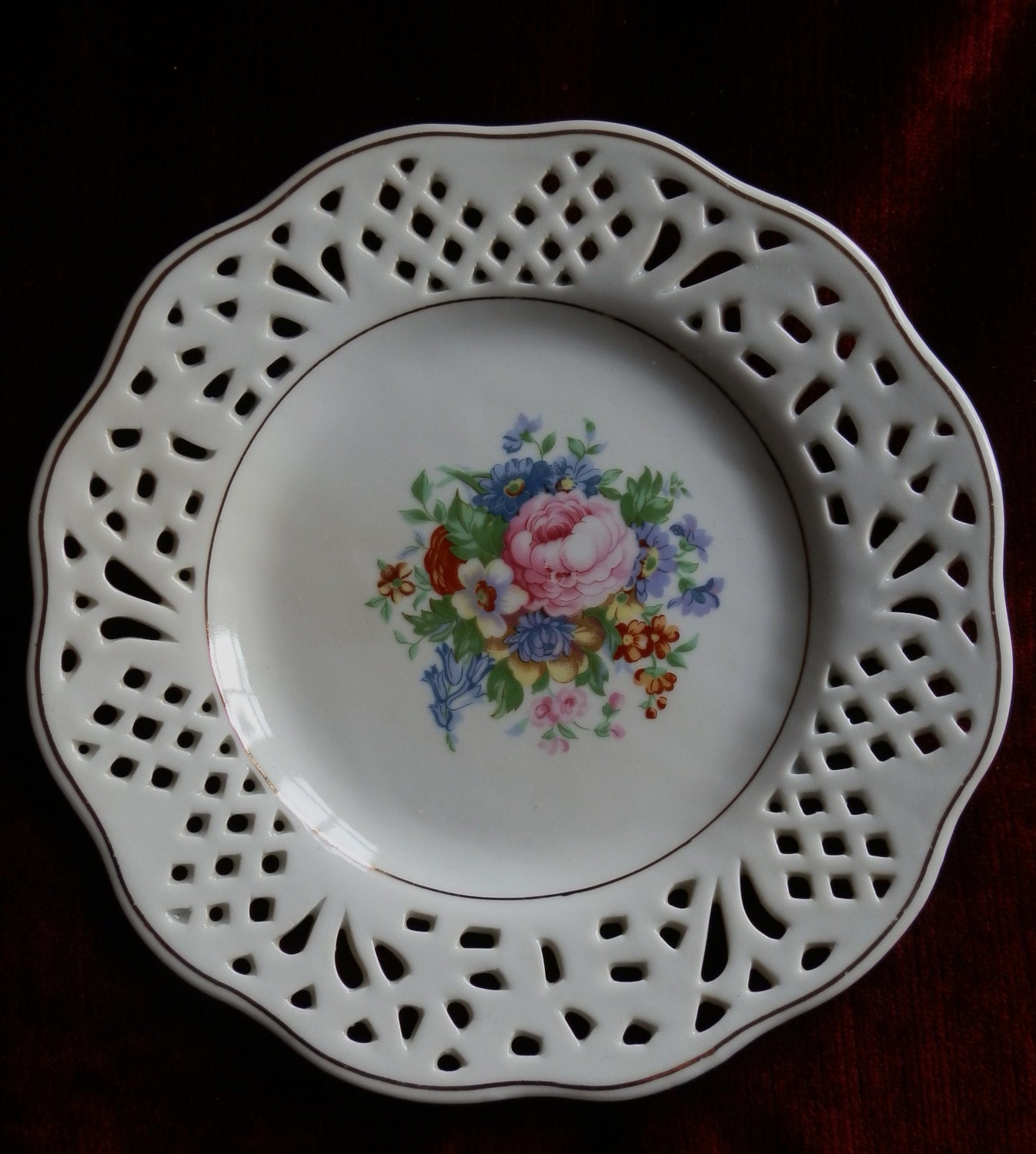 Vintage Lace Edge Decorative Plate with Floral Design