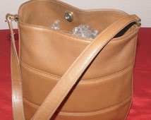 coach hobo tote-um-table