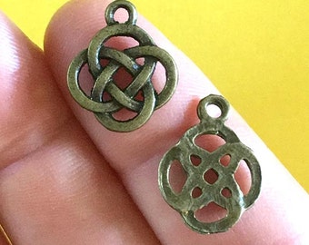 Celtic Knot Charm. 10pcs Antique Bronze Tone Celtic Knot Charms 18x15mm. Irish Pendant. Irish Jewelry. Chinese Knot. China Knot - (10-0053H)