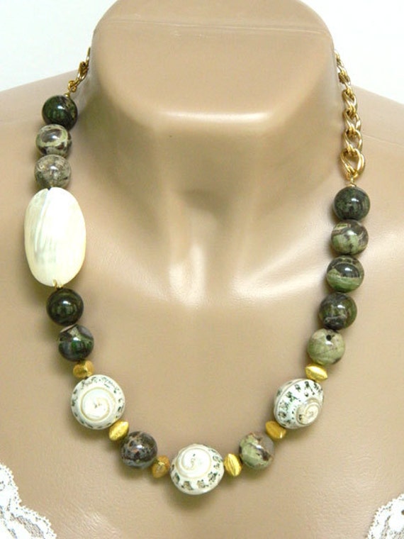 Mother of Pearl Necklace Shell Necklace Green Necklace for