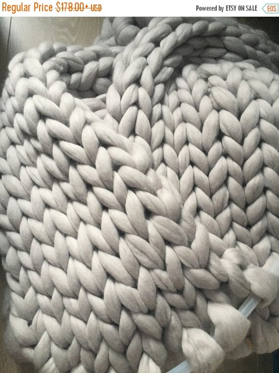 Super chunky knit blanket Wool throw Hand knit by CosenzaStore