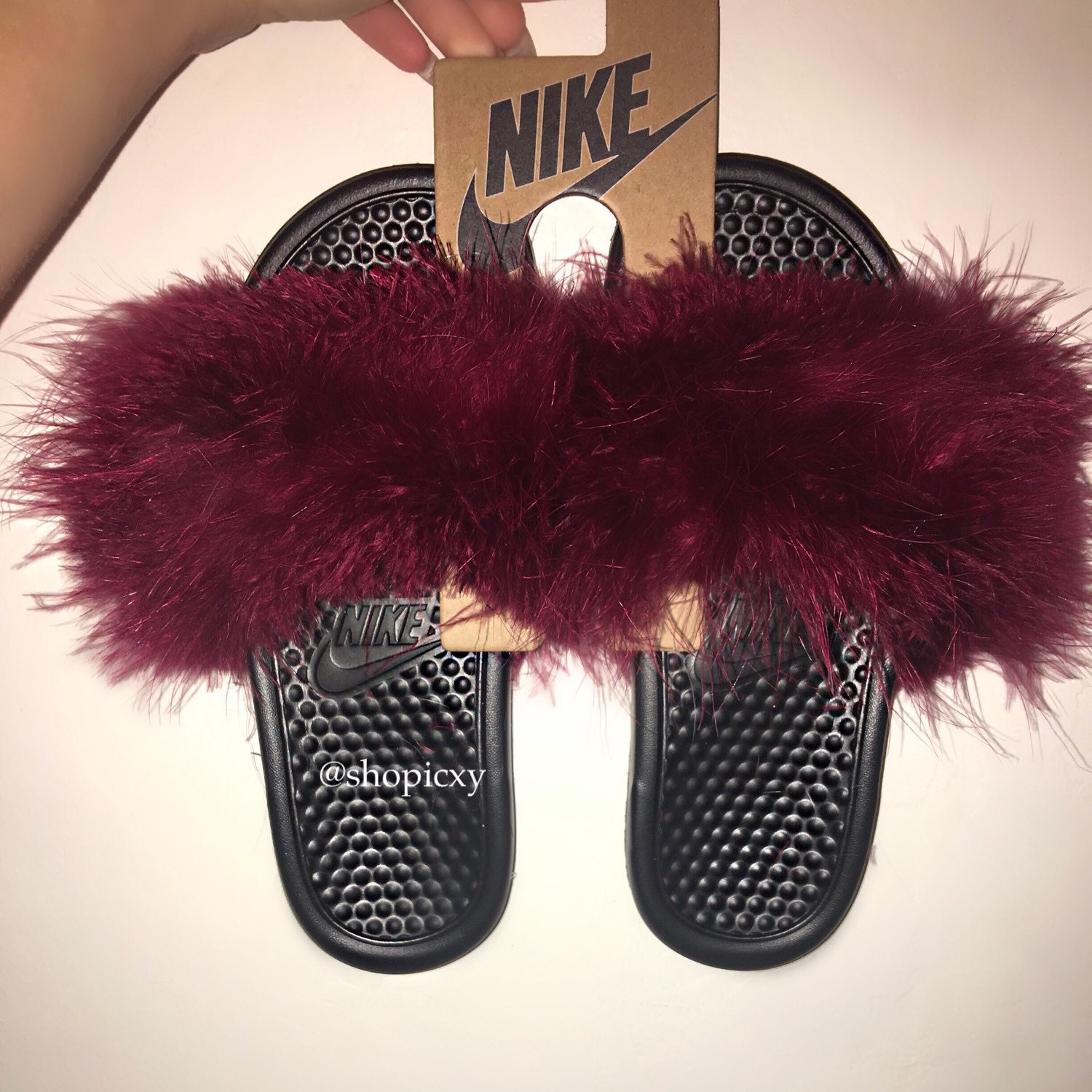 nike fluffy flip flops