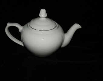 Vintage, Porcelana Veracruz, Brazil, Porcelain, White, 4 Cup, Tea Leave Basket, Covered, Teapot