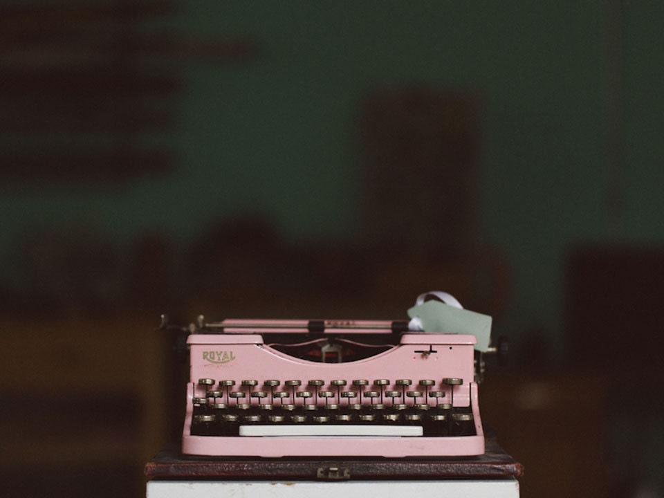 Una macchina da scrivere Una macchina da scrivere