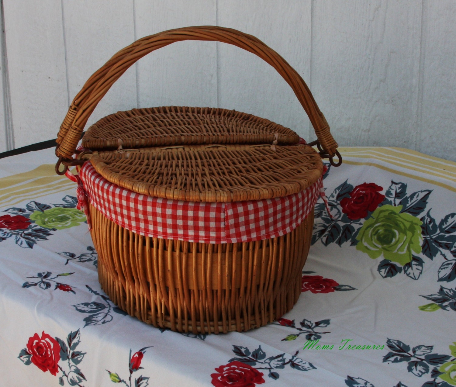 Vintage Rattan Wicker Picnic Basket Red/White Checked Liner