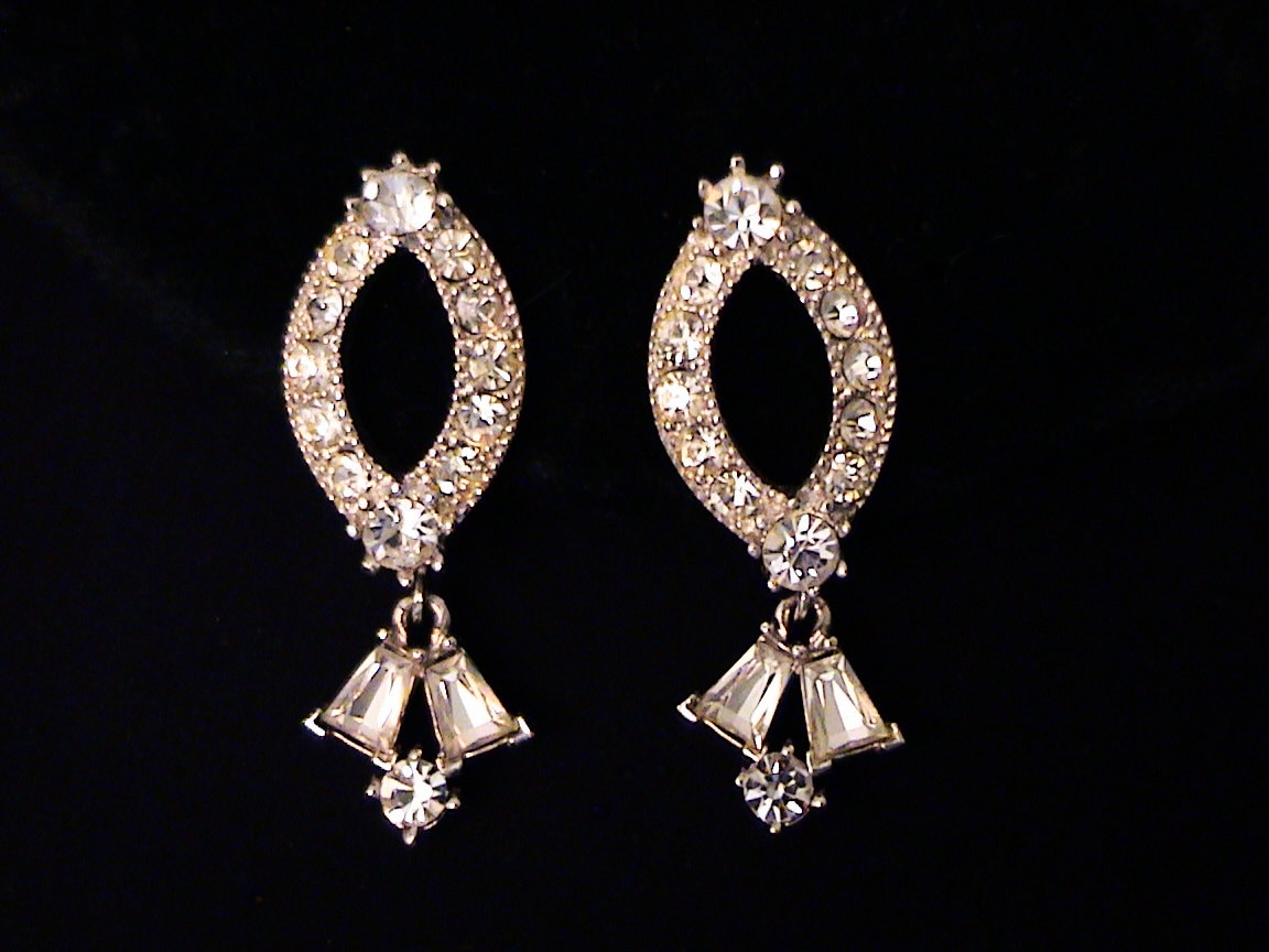 Vintage Crystal Rhinestone Dangling Clip Back Earrings by TerryOs