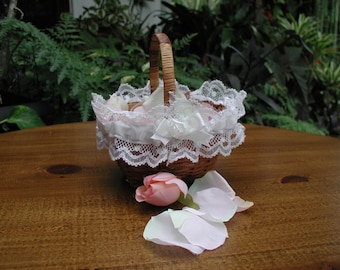 Flower Girl Basket, Small Wicker Basket, Flower Girl Roses, Wedding Flower Girl, Tiny Basket with Silk Rose Pedals, Wedding Ceremony