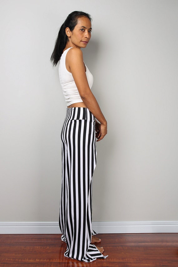 Striped pants / Black and white yoga pants / long black