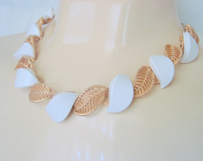 60s White Thermoset Necklace / Goldtone Leaf Motifs / Mid Century / Vintage Jewelry / Jewellery