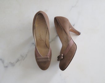 60s suede pumps / 60s heels / vintage pumps / vintage heels / women's vintage shoes
