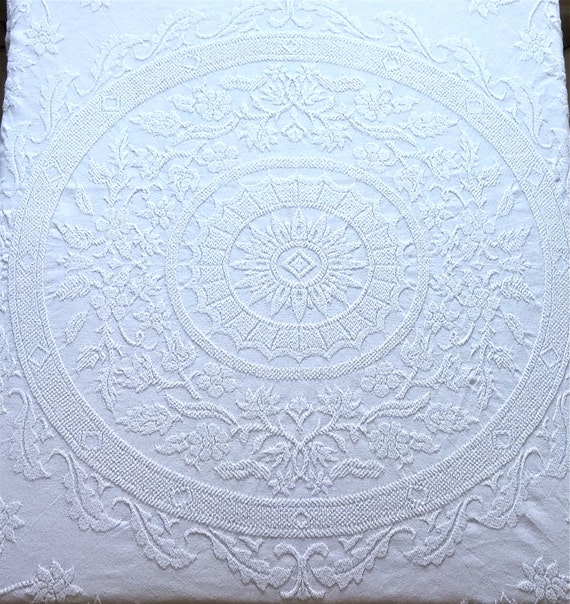 White Full/Queen Vintage 100% Cotton Crown Crafts Medallion