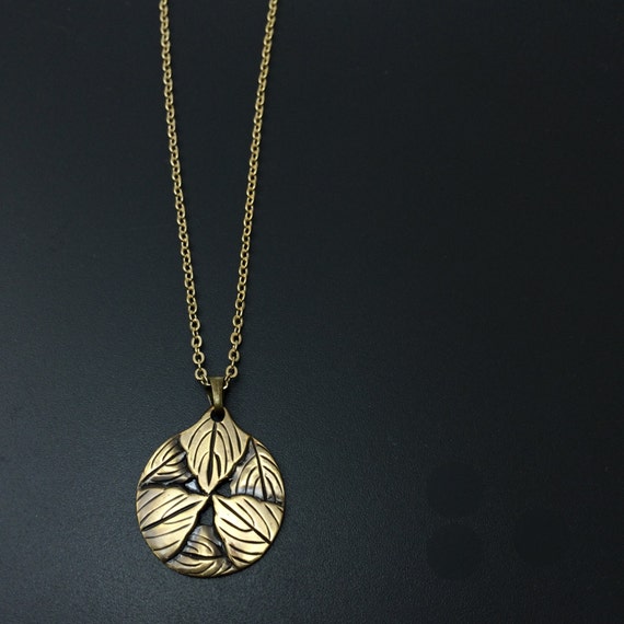 Japanese jewelry Japanese kamon necklace Medallion pendant