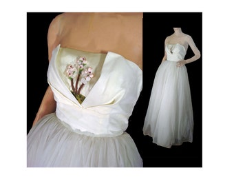Vintage 50s Prom Dress Wedding Dress Off White Strapless Ruffled Evening Gown XS Shelf Bust Attached Petticoats