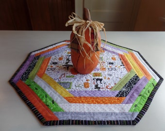 Halloween Table topper, Halloween Table Mat, Halloween Table Quilt, Quilted Halloween mat