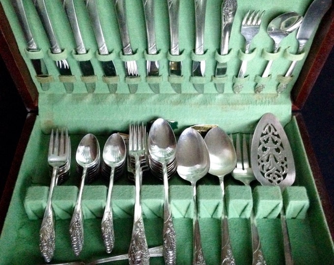 Storewide 25% Off SALE Vintage Service Of 8 Oneida "Evening Star" Pattern Five Place Setting Community Silver Flatware Featuring Floral Hand