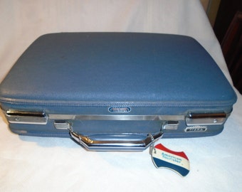 American Tourister Tiara Suitcase / Overnight Bag / Train case / Suitcase / Small Suitcase / American Tourister