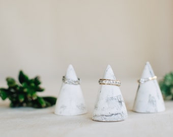 White and grey marbled cement ring cones - set of 3