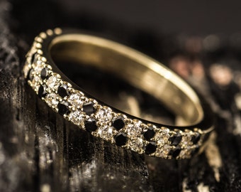 Ring made of gold with black and white diamonds
