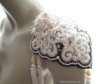 Lace and Pearls Tassel Epaulet Shoulder Jewellery Tassel Epaulettes Black and White Epaulet Off White Lace Epaulet Bridal Epaulet