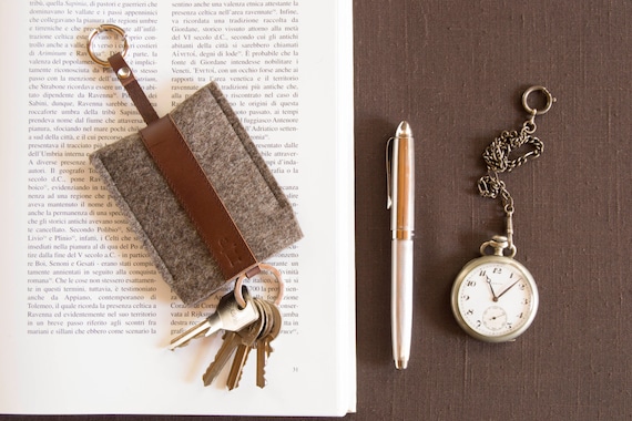 Felt and leather KEY HOLDER, key case, grey and dark brown, wool felt, handmade, made in Italy