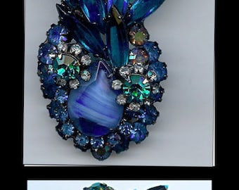 Vintage JULIANA Dimensional Shades of BLUE Art Glass & RHINESTONE brooch Pin