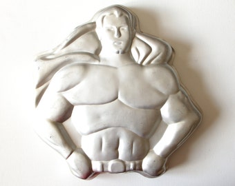 Vintage Wilton aluminum Superman 1977 DC Comics cake mold made in Korea / cake pan model 502-1212