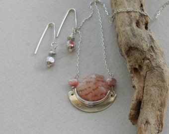 N3 - Small pink shell pendant on chain