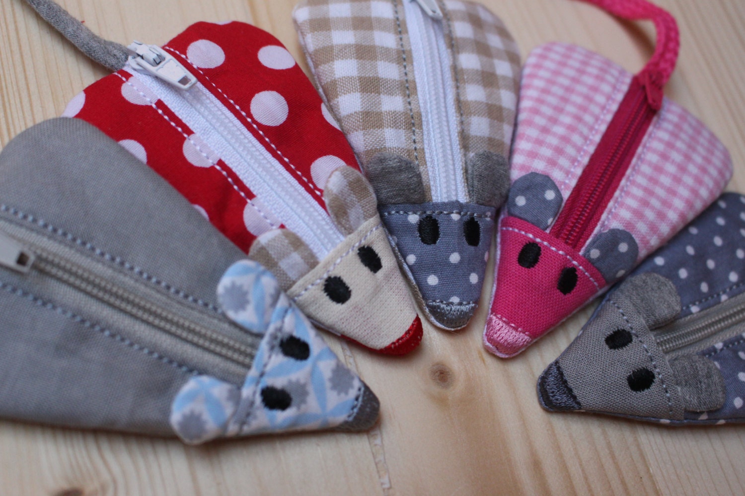 4x4 hoop Mouse zipper pouches In The Hoop by MillyMellyDesigns