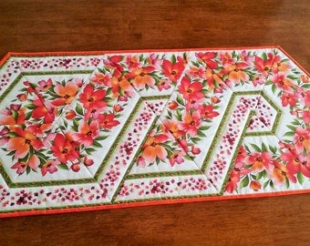 Bright Quilted Floral Hawaiian Table Runner (medium)