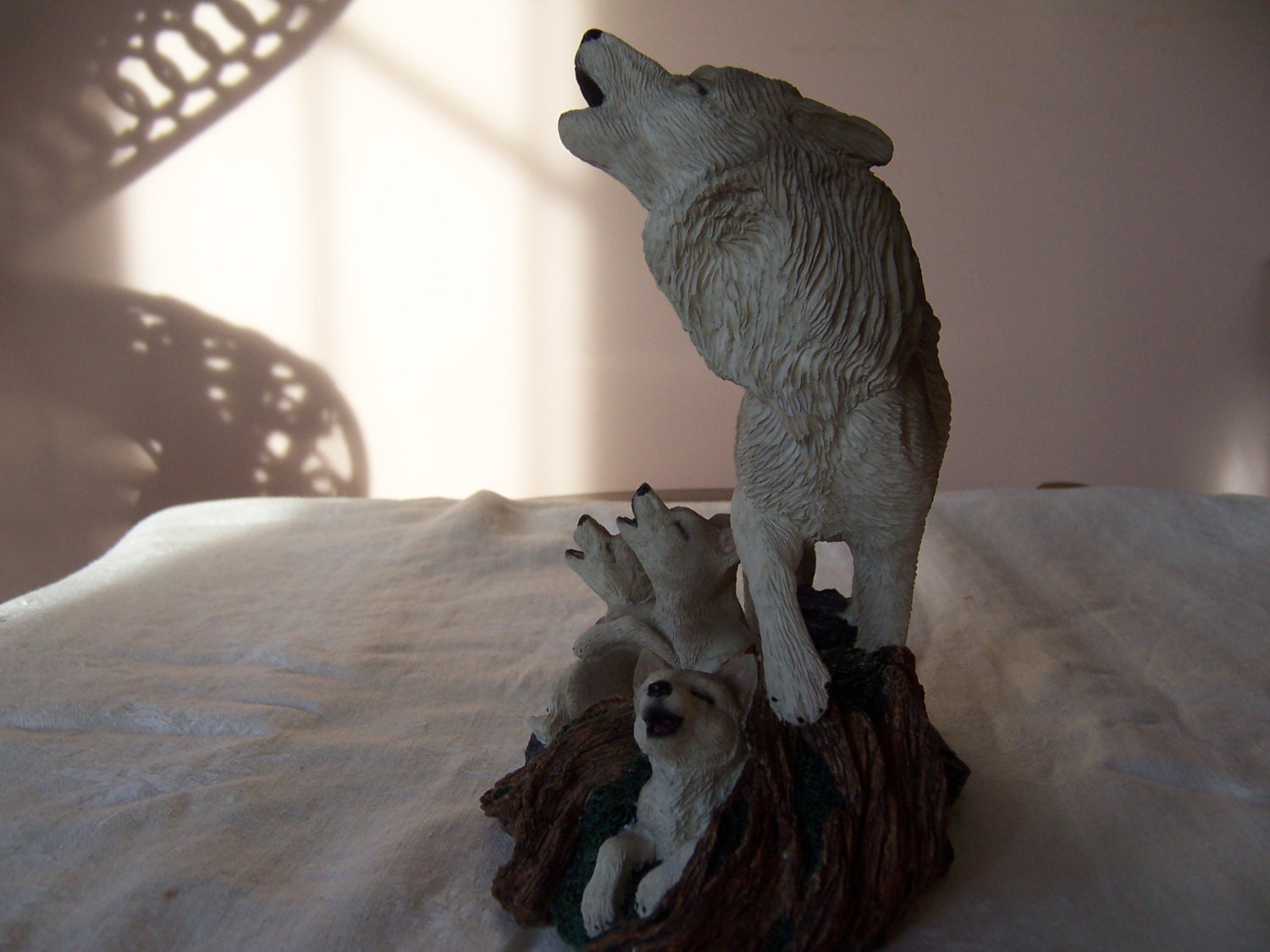 Living Stone Resin Wolf Figurine Wolf Howl Lessons