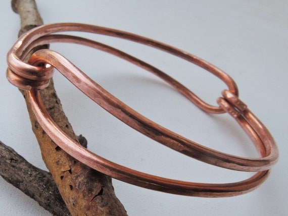 Copper bangle bracelet Hammered copper bracelet by MateriaMorfosi