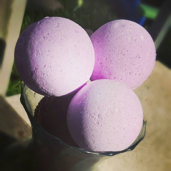 Lavender bath bombs light purple lavender bath bomb by B2Bboutique
