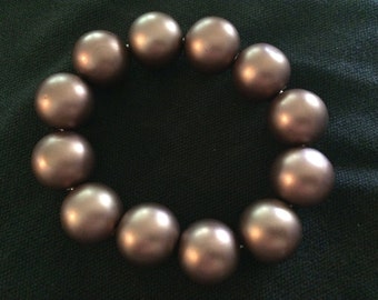 Metallic big bead bangle