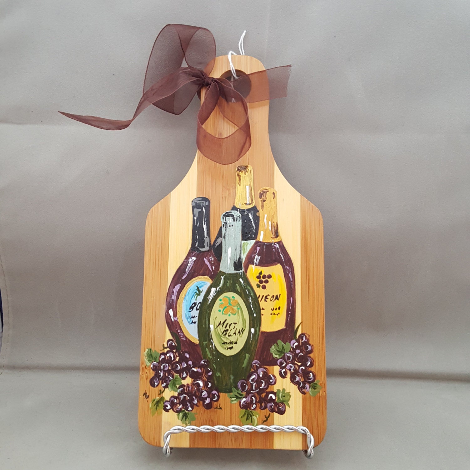 Wine bottle cutting board