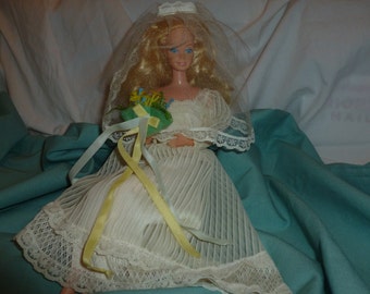 Items similar to Vintage Barbie Wedding Dress Get-Ups 'N Go 2300 on Etsy
