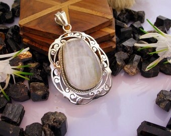 Collier Pendentif Lune Rose Imitation Pierre Chaîne 50cm - Bijoux Des Lys Neuf